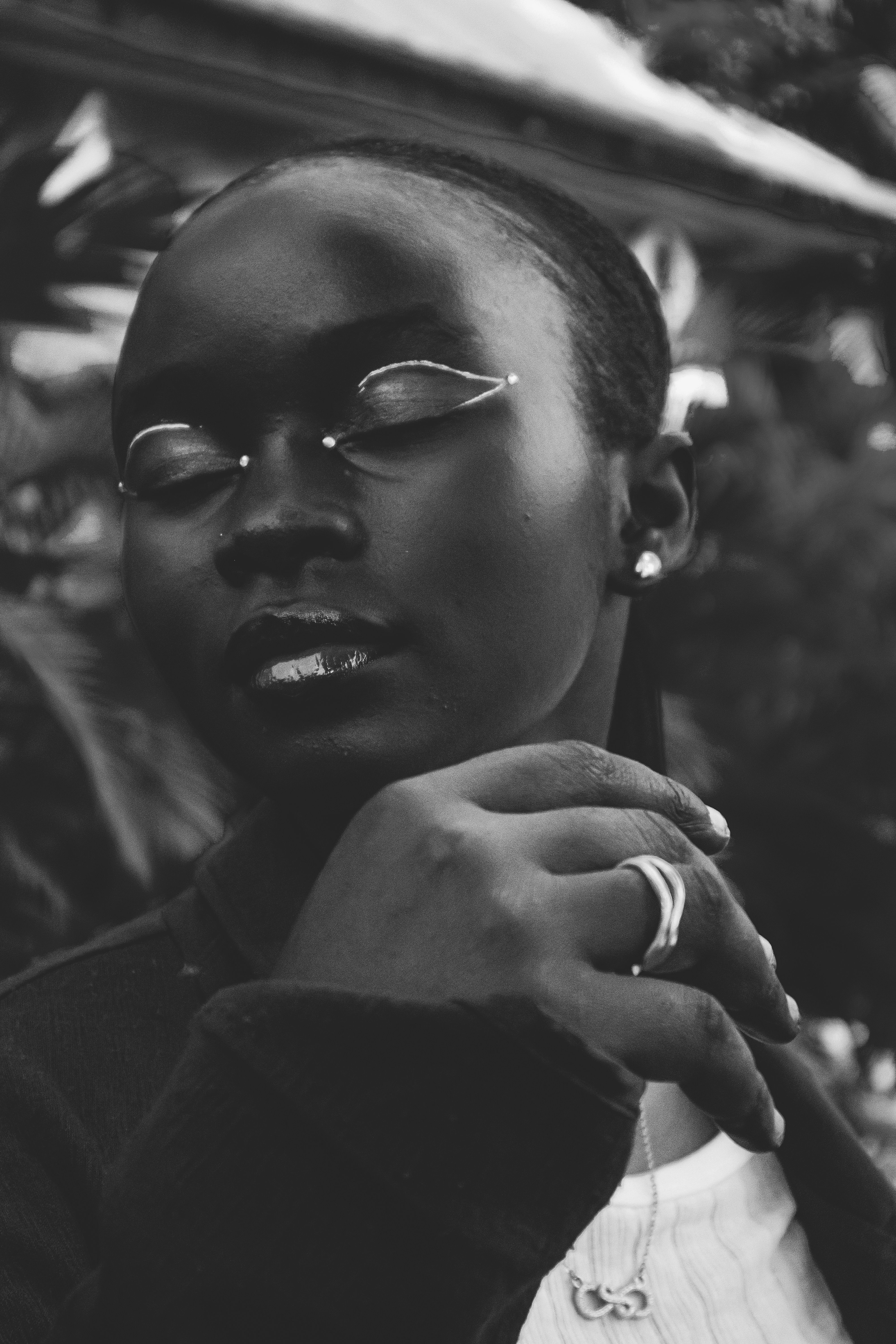 Retrato Artístico En Blanco Y Negro De Una Mujer · Foto de stock gratuita