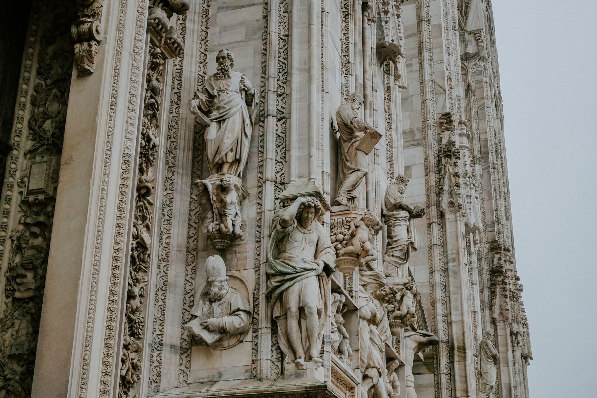 Vrees bisdom voor rituelen: heksenmonument bij kathedraal mogelijk geschrapt
