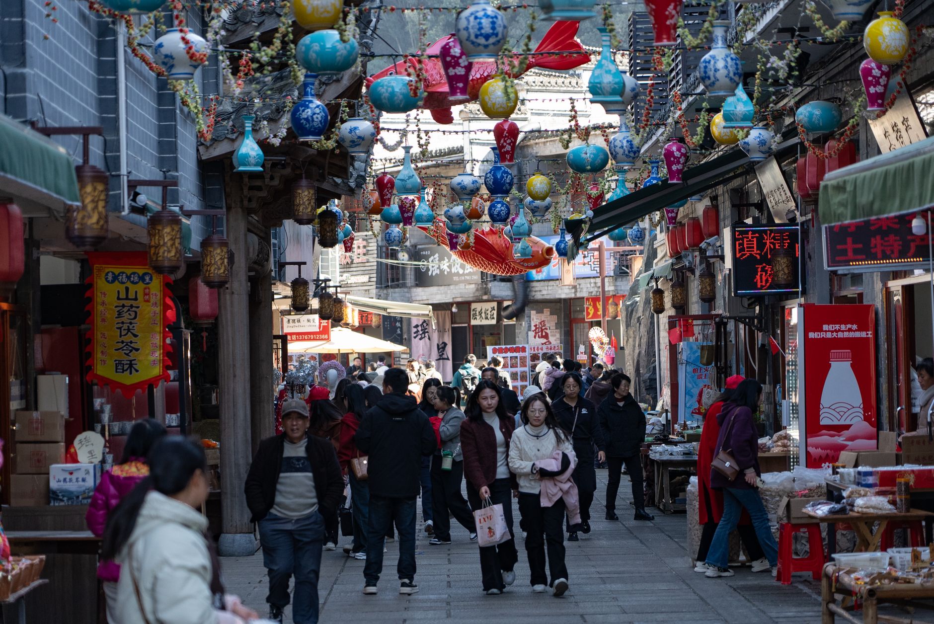 China’s Golden Week Travel Surge Highlights Consumer Caution