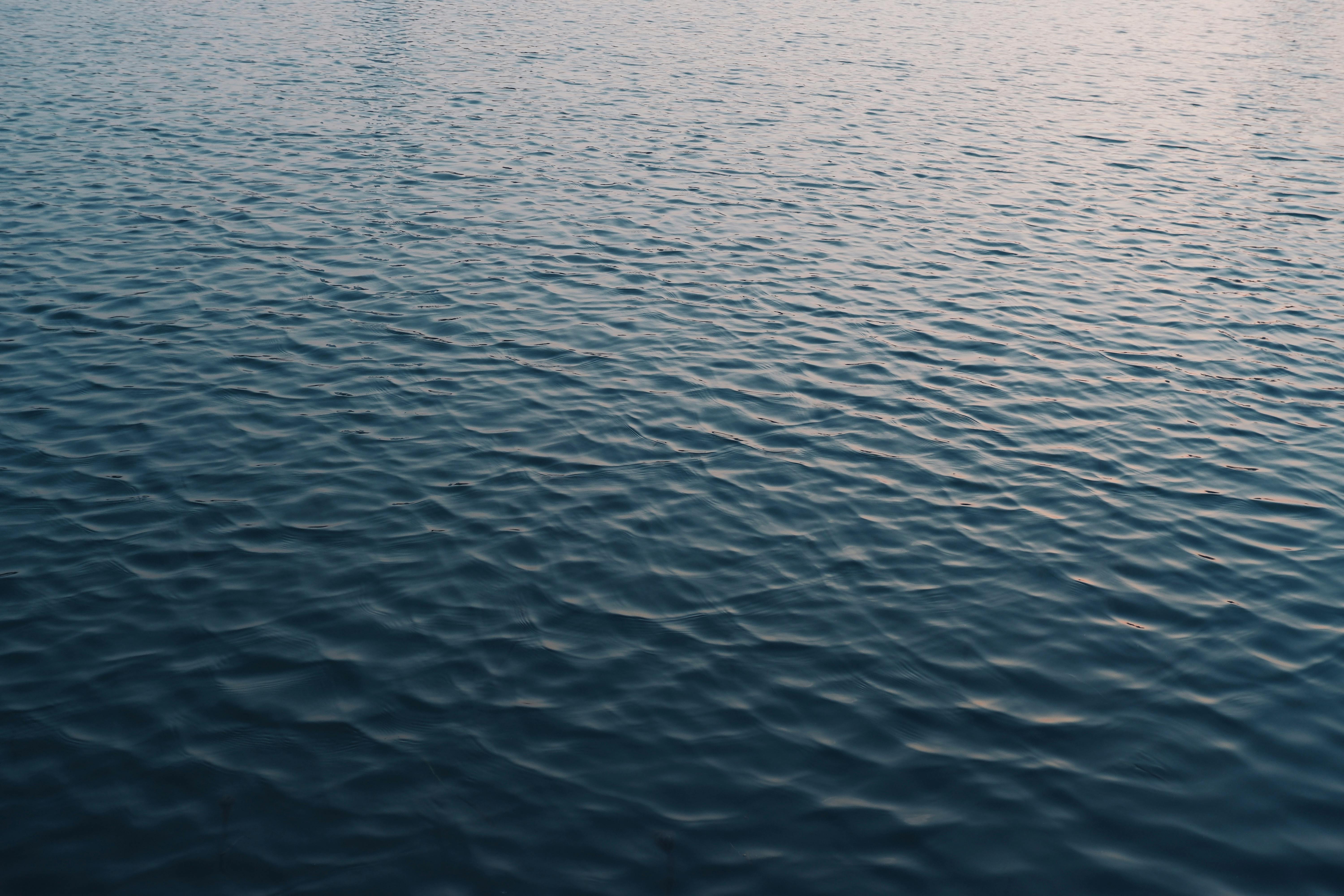 國際原油飆破107美元！預估下週油價將漲4.5元，凍漲政策成焦點