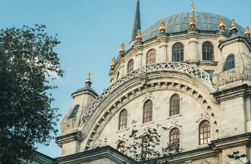 Free View of a historic mosque in Istanbul featuring intricate architectural details and a clear blue sky. Stock Photo