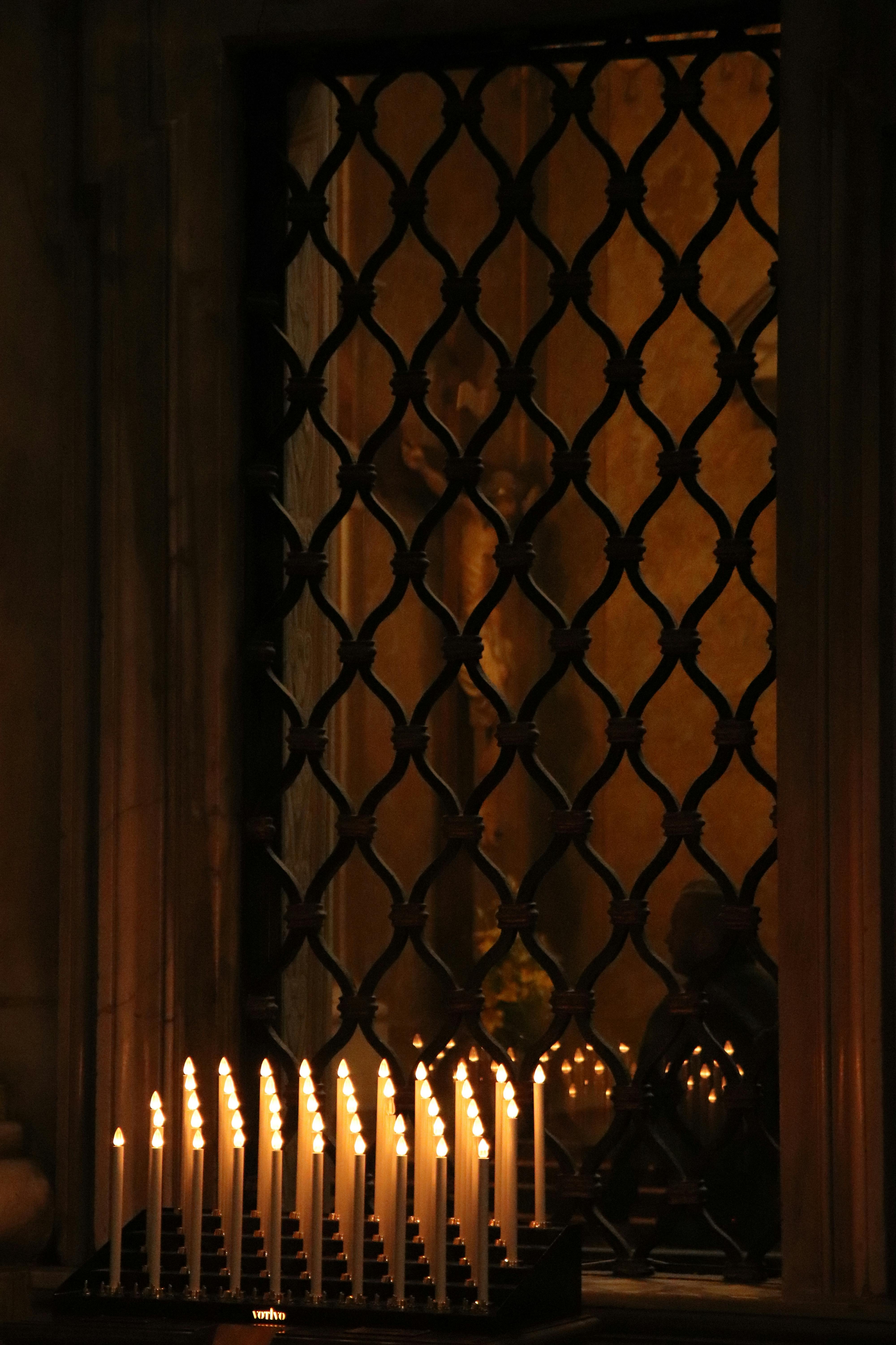 vatican candlelit prayer scene