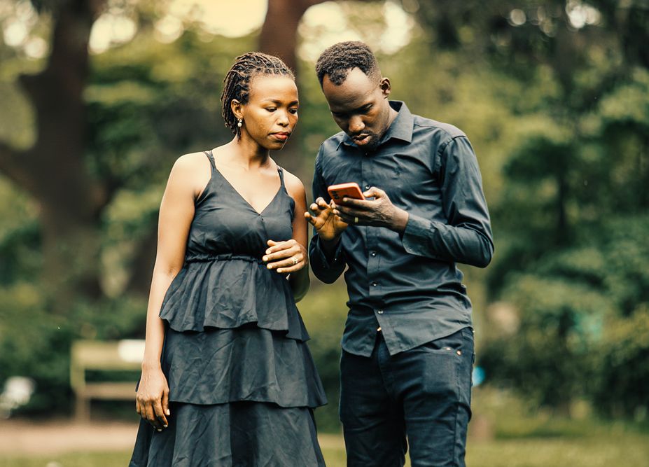 couple meeting after online dating