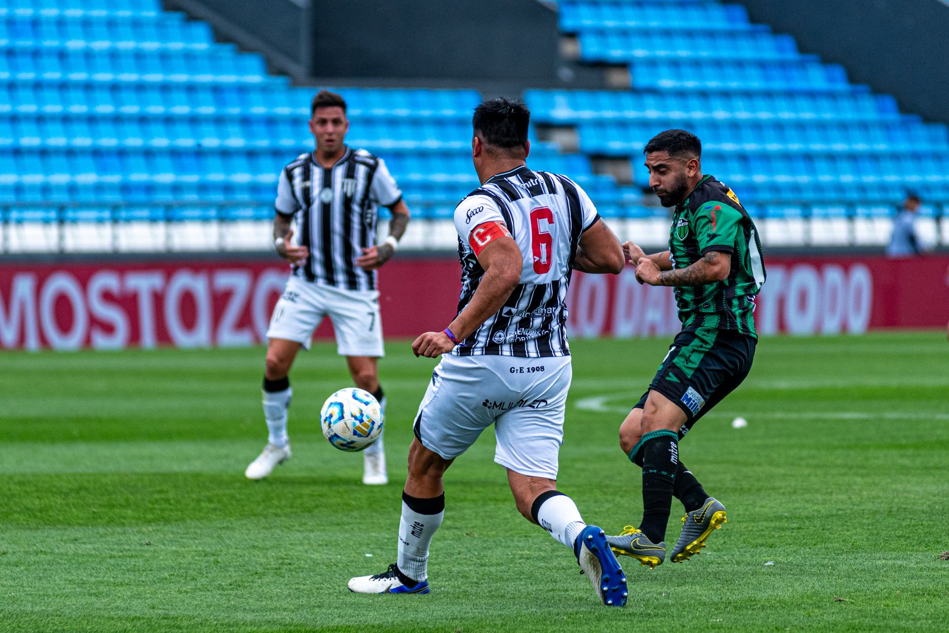 https://www.pexels.com/photo/professional-soccer-match-action-on-field-29719220/