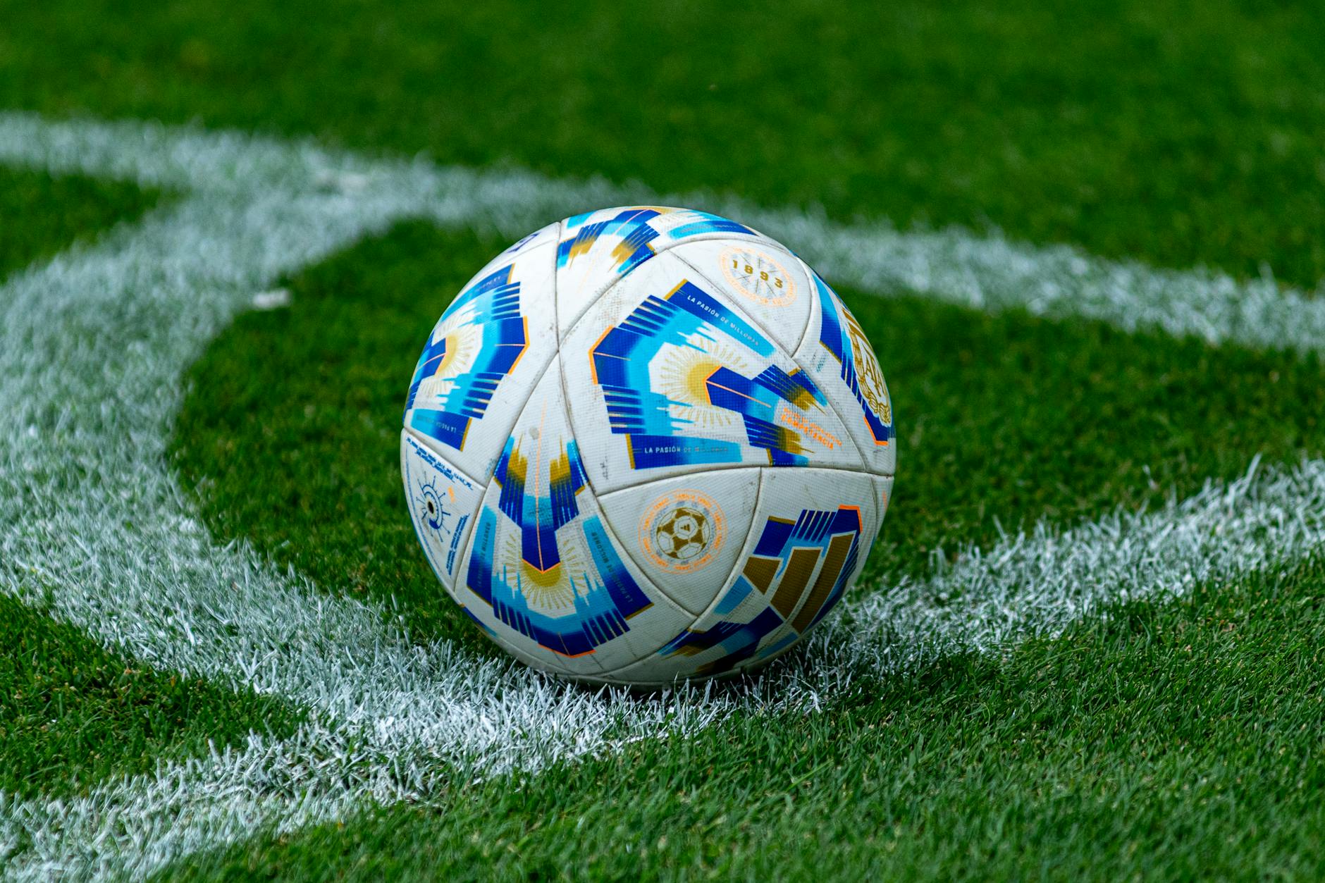 https://www.pexels.com/photo/close-up-of-soccer-ball-on-football-field-29719227/