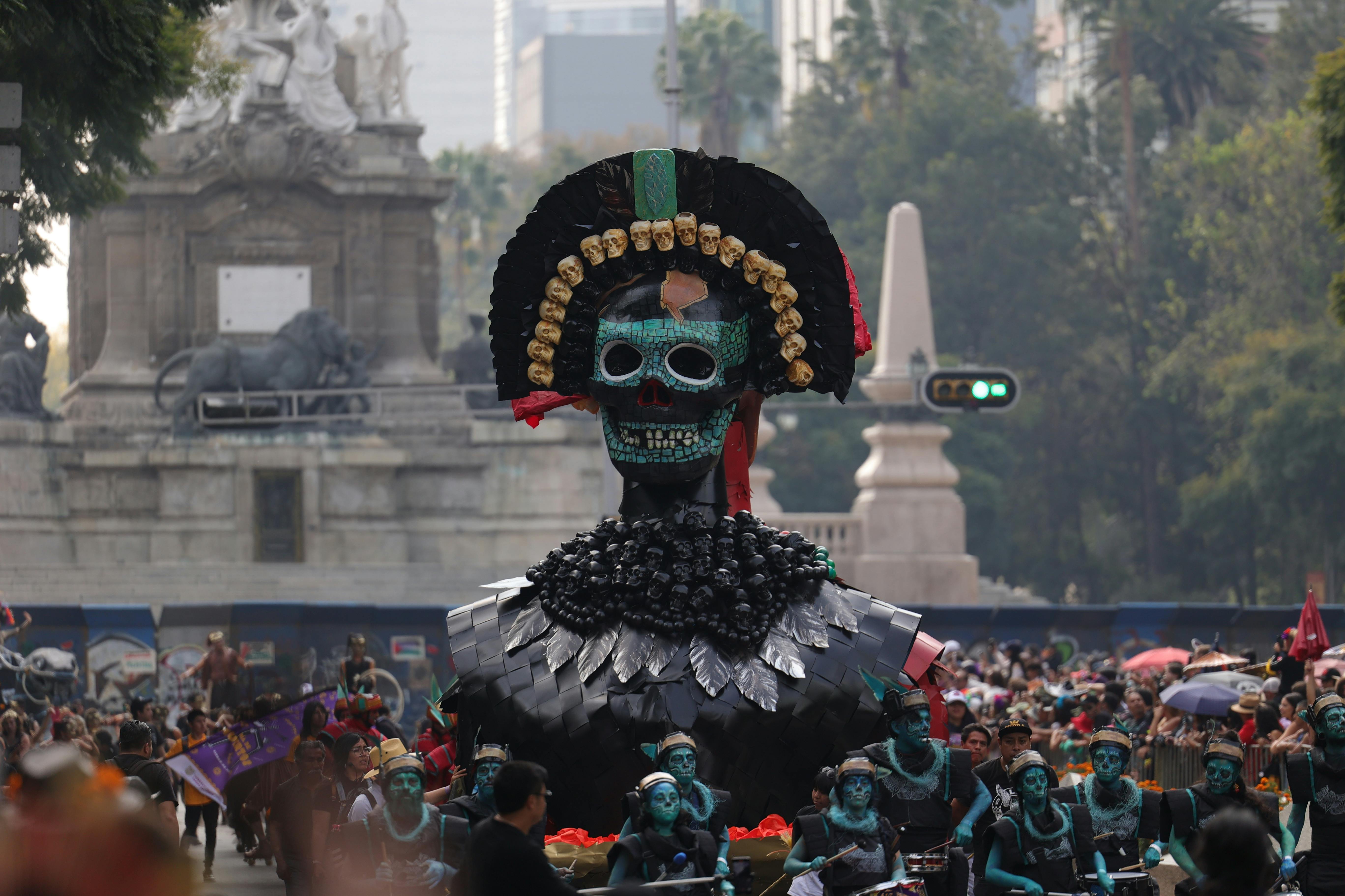 day of the dead parade in mexico city celebrates tradition