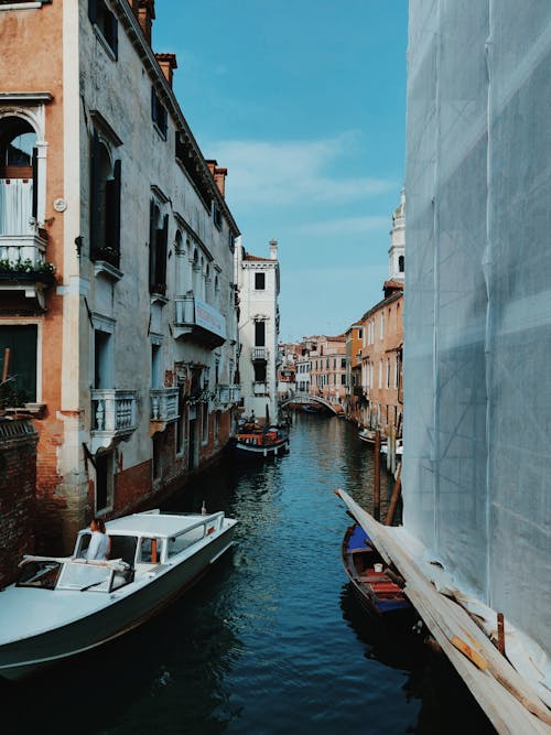 Free Canal With Boats Beside Houses Stock Photo