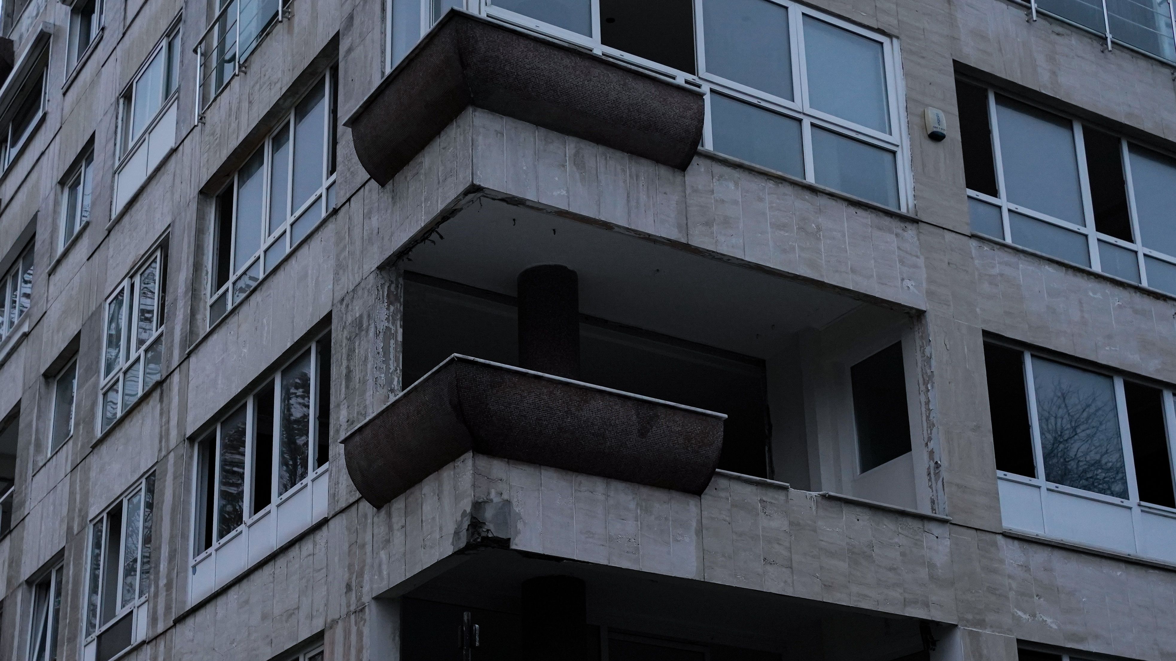 Weathered Urban Apartment Building Exterior · Free Stock Photo