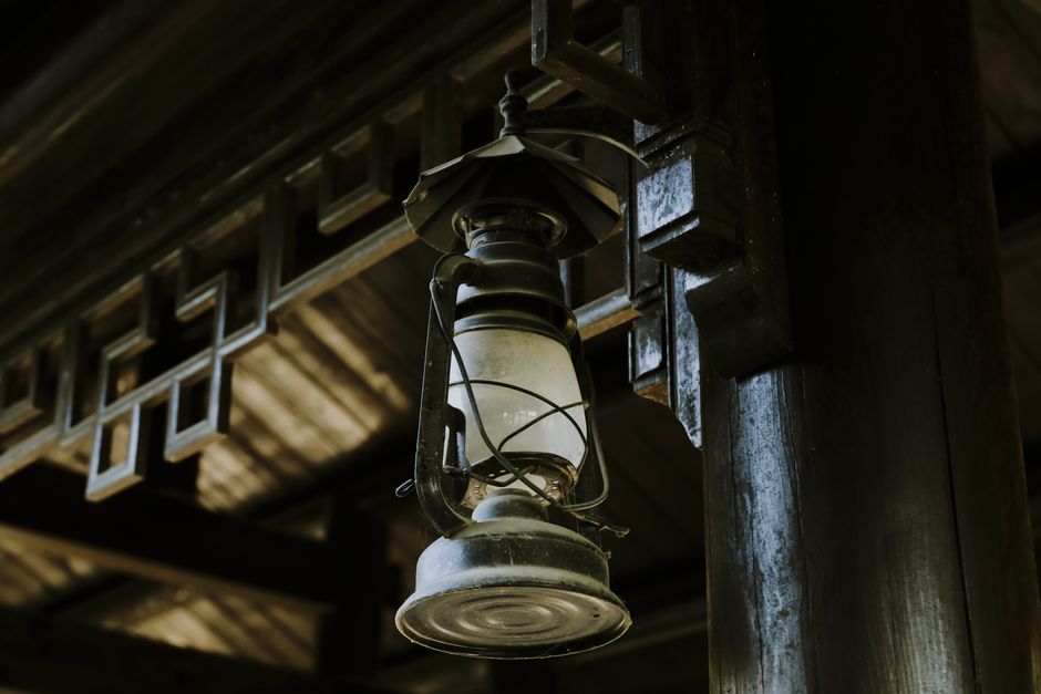 lamp natural light lifestyle photo 1