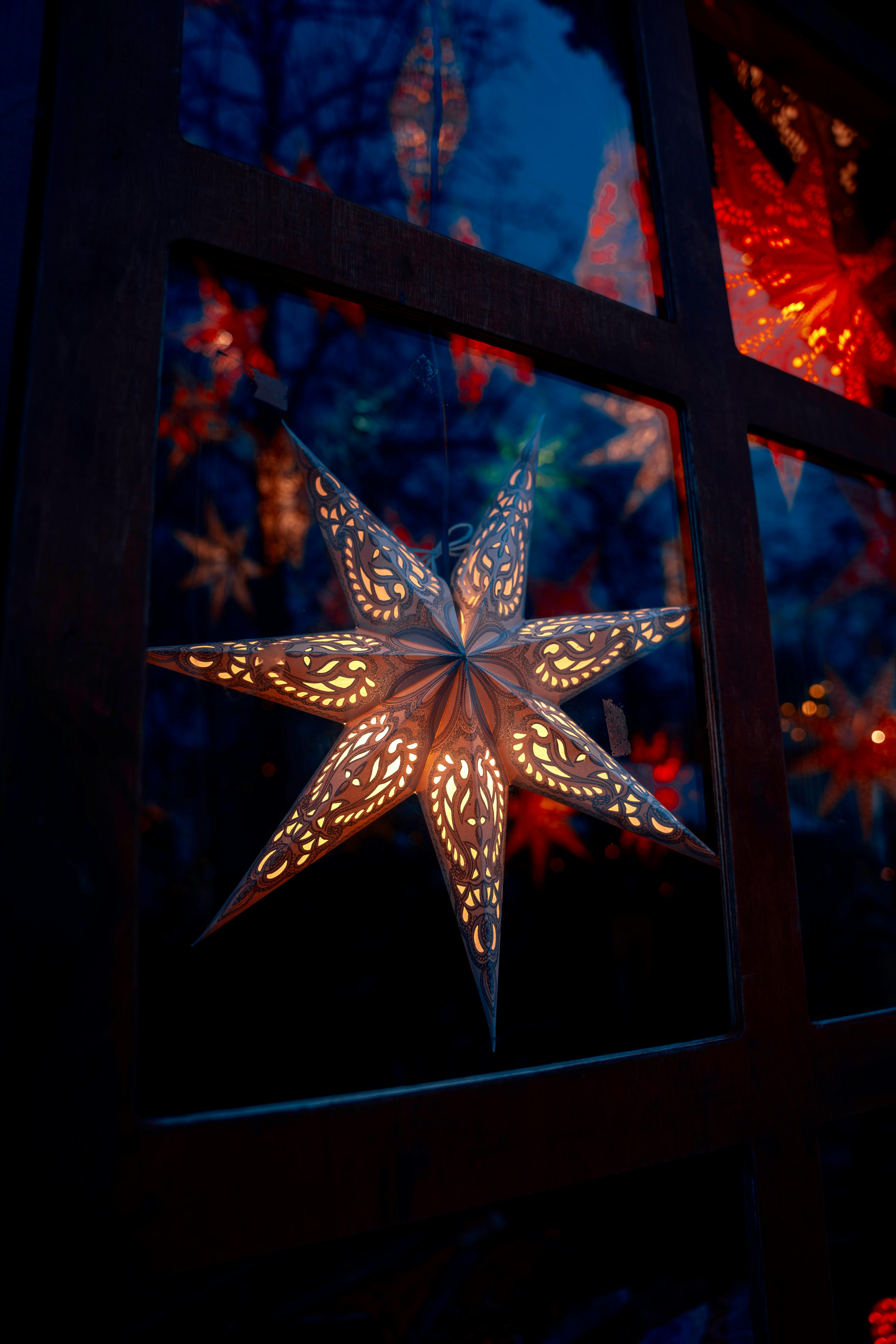 bright star lantern at christmas market in berlin