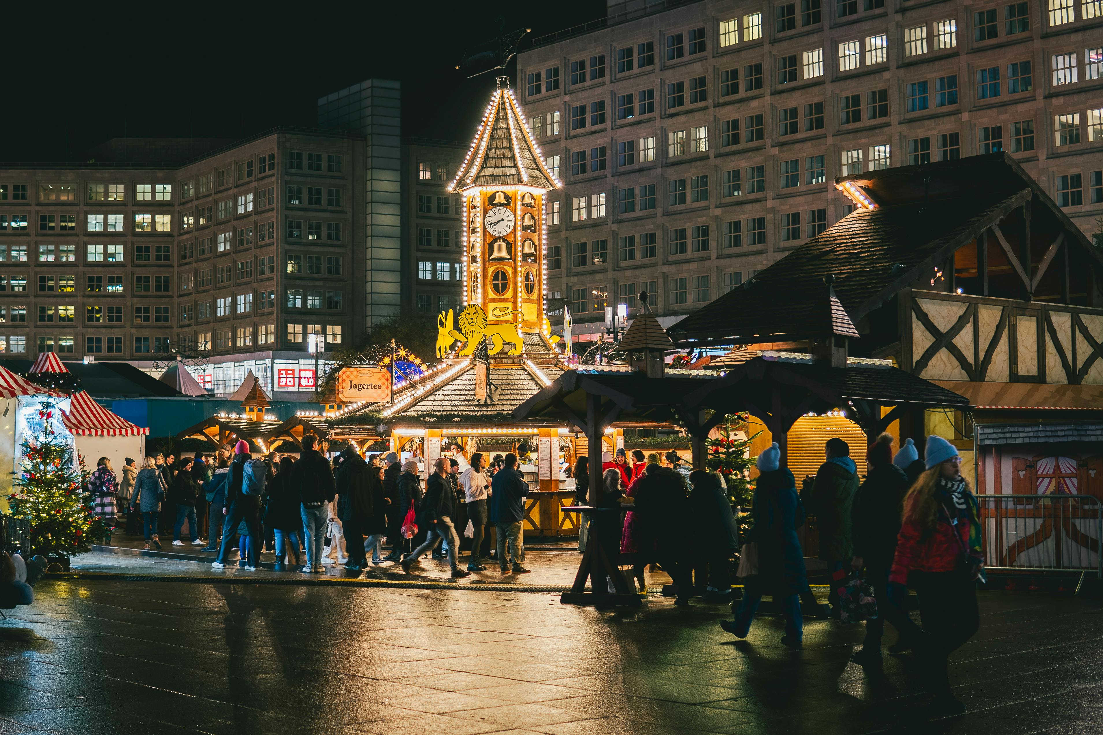 vibrant christmas market scene in dusseldorf