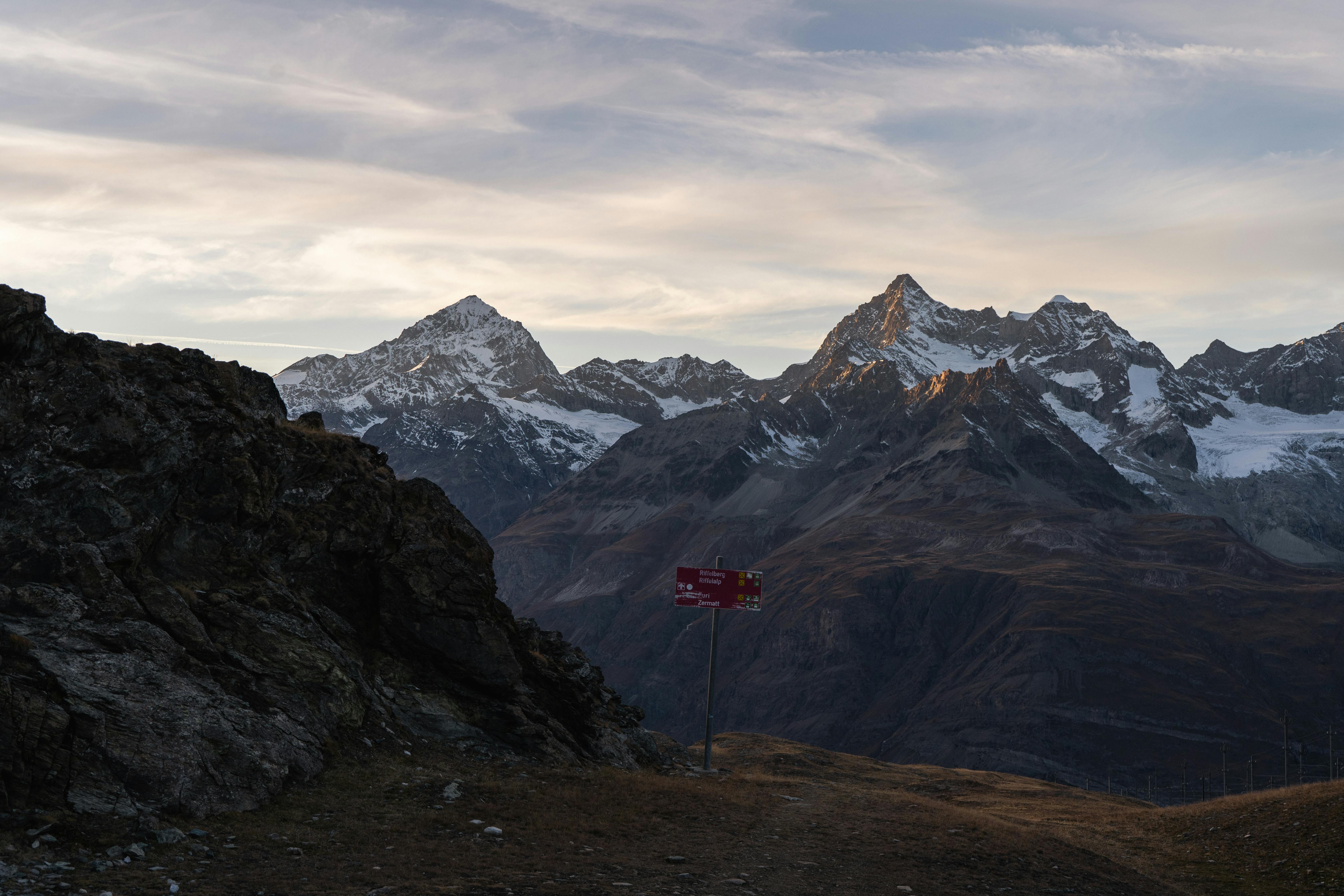 Los Mejores Destinos para Practicar Senderismo en Europa