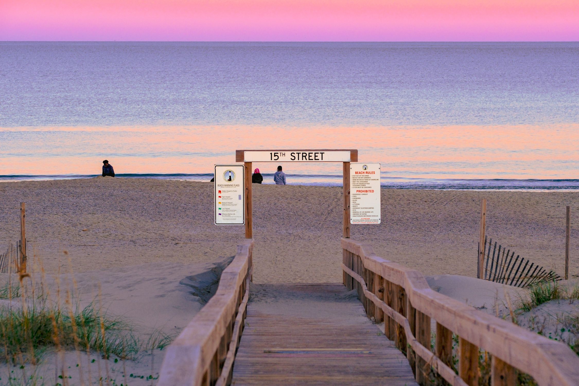 Idyllic sunset view from 15th Street beach with pastel colors and relaxed atmosphere.