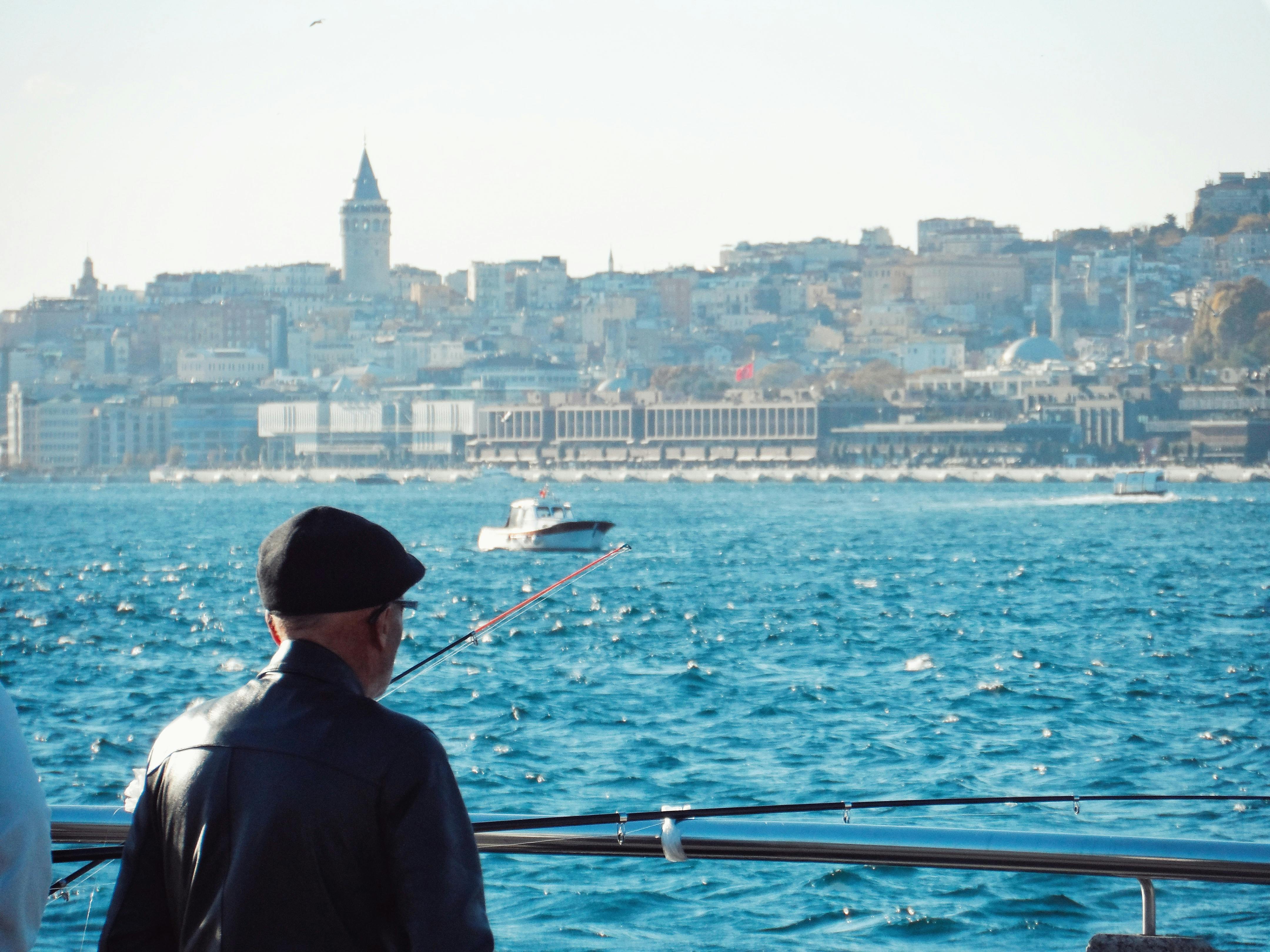 Vertiseit (Q1 Review): Look beyond volatile non-SaaS revenue — Photo by Afitab on Pexels
