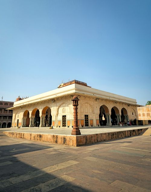Free Elegant Rajasthani palace with intricate carvings and arches, under a clear sky. Stock Photo