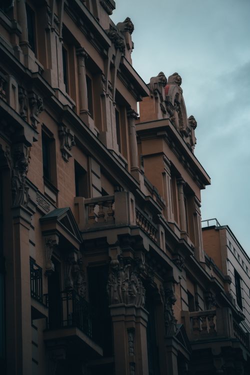 Free Detailed view of an ornate historical building facade in Madrid, Spain emphasizing architectural beauty. Stock Photo