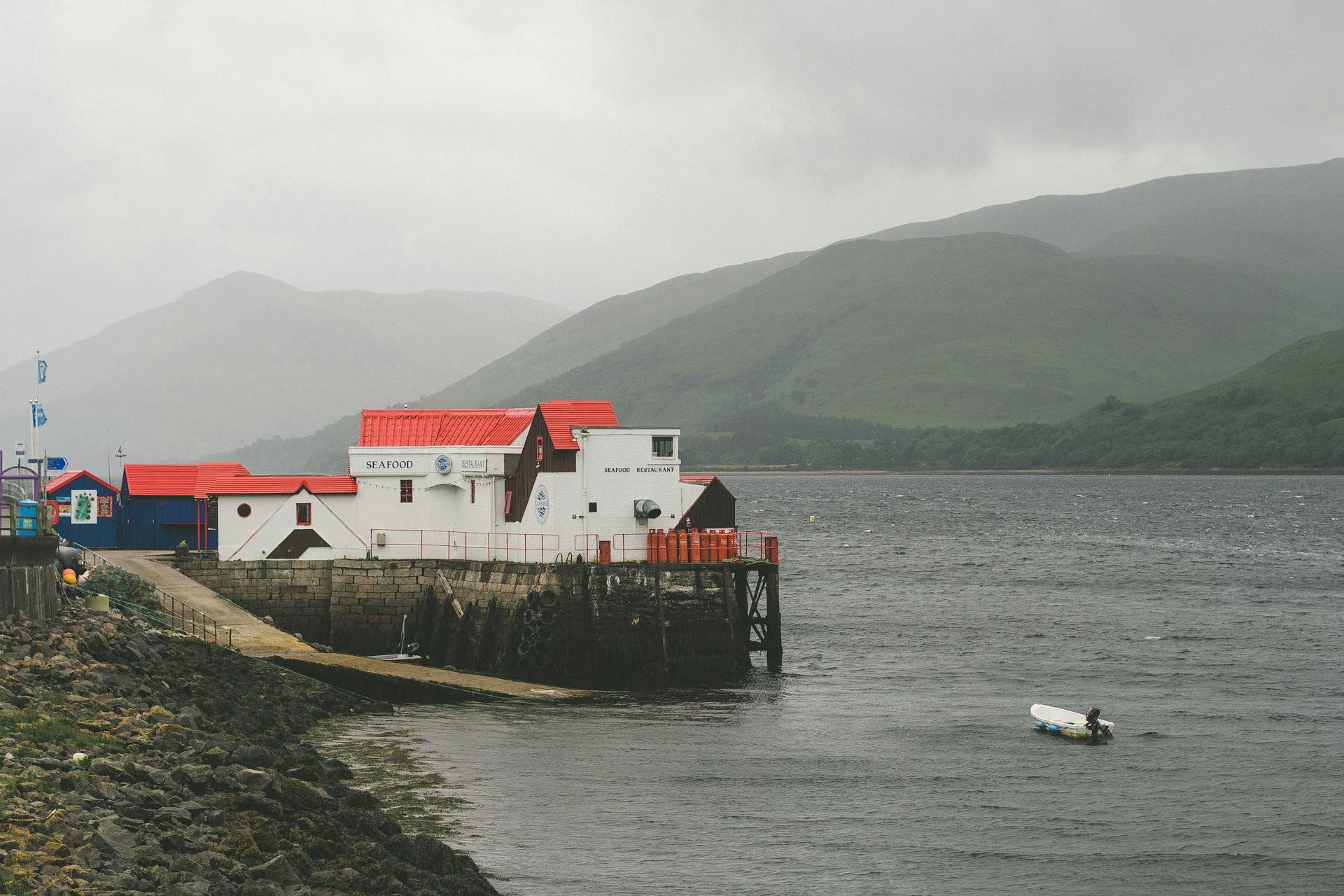Picturesque view of seafood restaurant by the water in the Scottish Highlands.