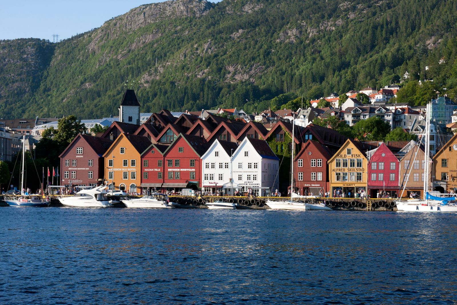 Bryggen et ses reflets