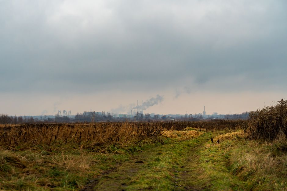 Ontario NDP Presses Ford Government Over Mystery Soot Falling on Hamilton