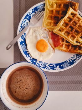 Kellogg Eggo Waffles Chocolatey Chocolate Chip 10.7oz