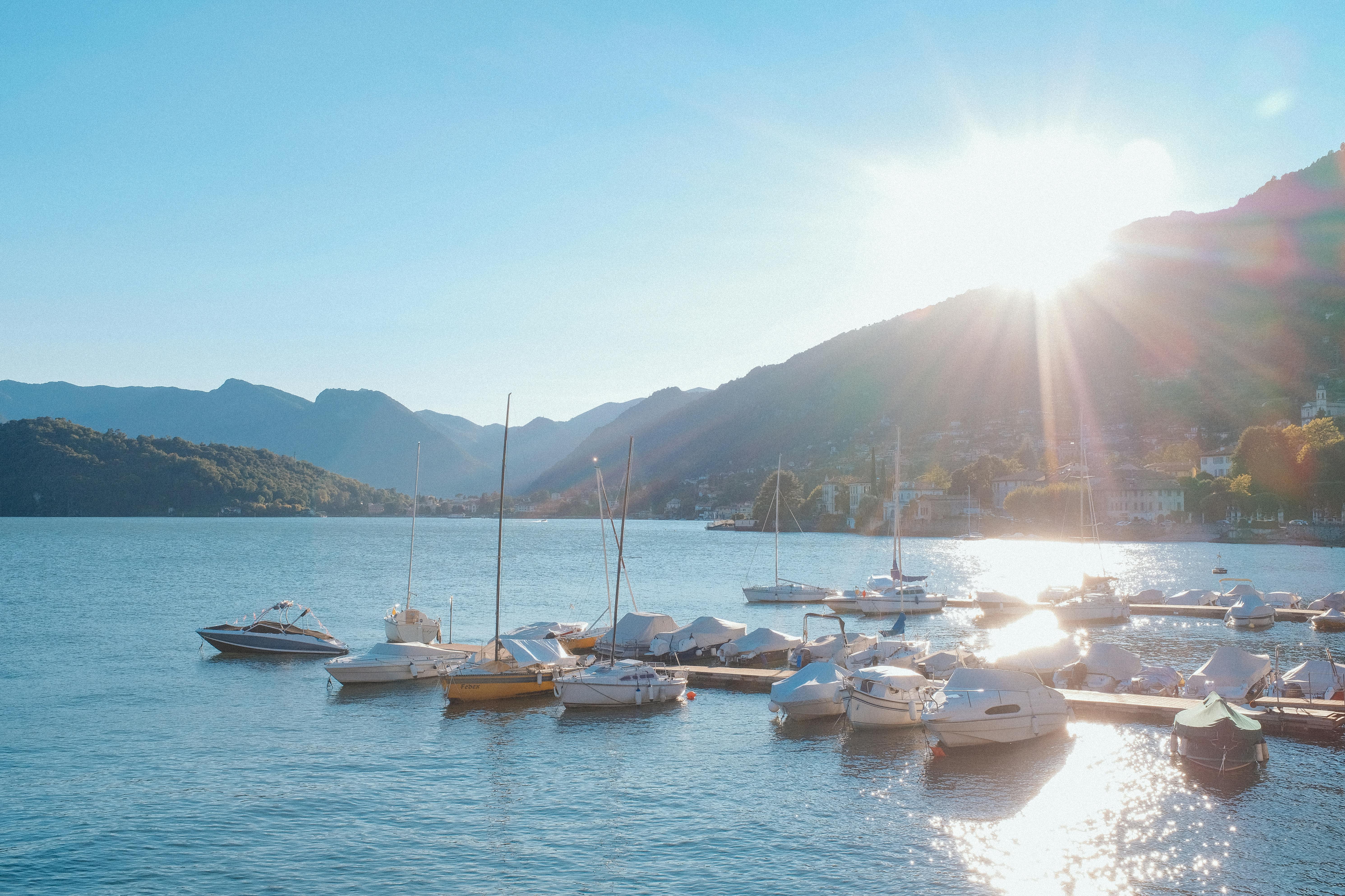 free-photo-of-serene-lakeside-marina-at-sunrise-with-boats.jpeg?auto\u003dcompress\u0026cs\u003dtinysrgb\u0026dpr\u003d1\u0026w\u003d500