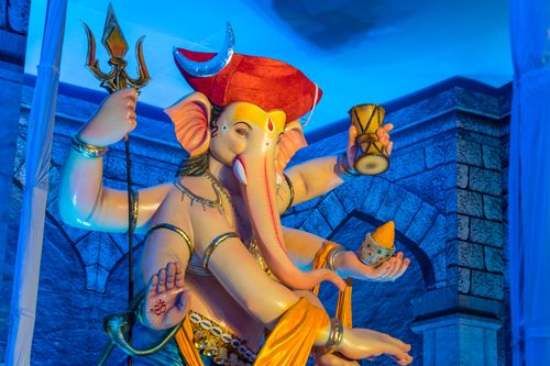 Free Colorful statue of Lord Ganesha in a Mumbai temple, capturing cultural and religious essence. Stock Photo