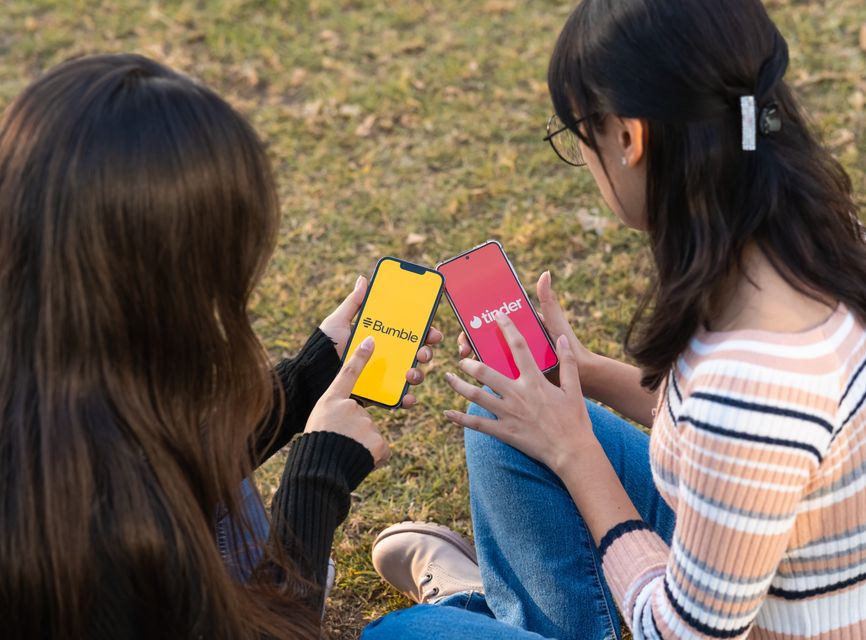 Online dating: starting a conversation on a niche platform