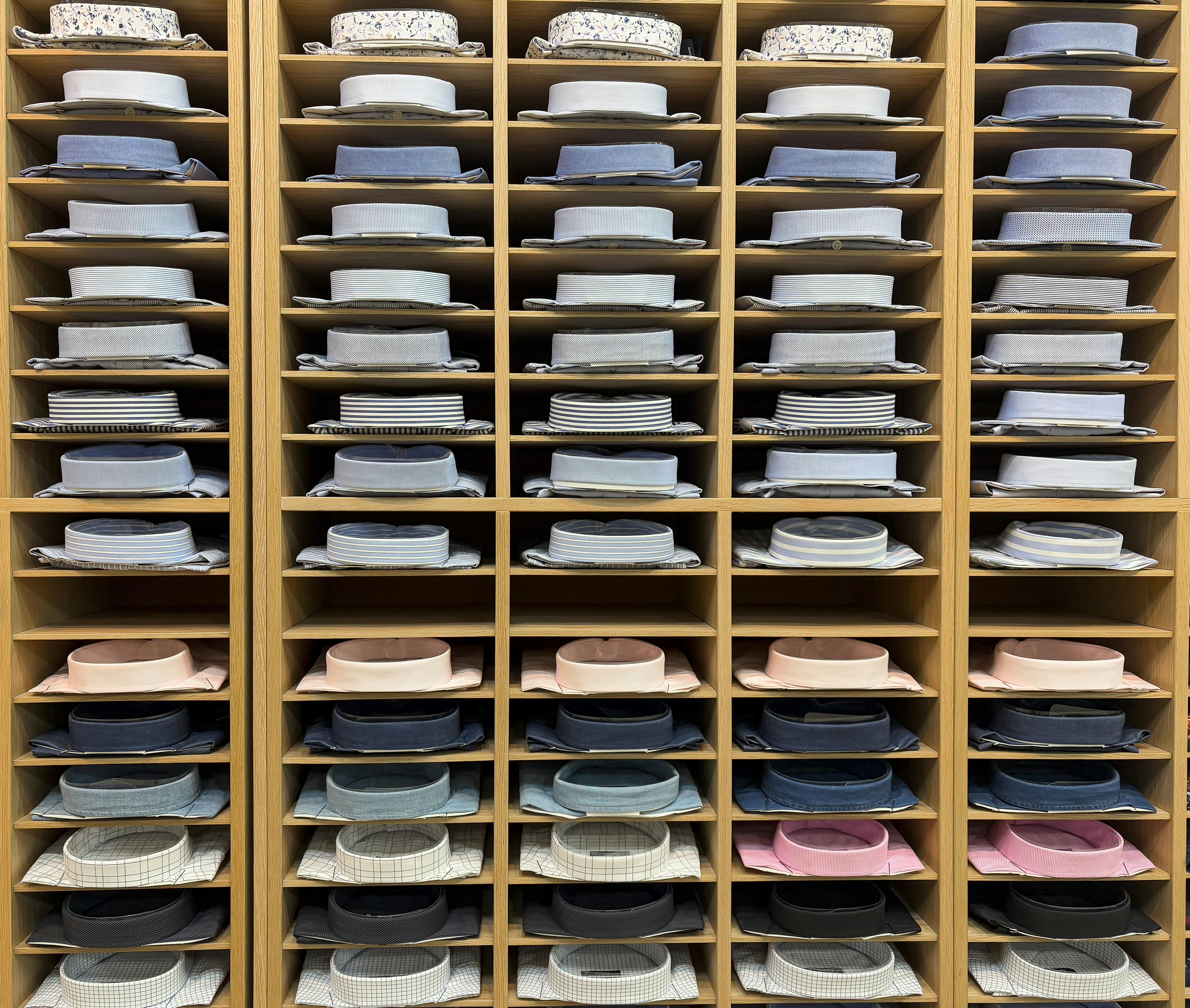 fashion wardrobe — Photo by Magda Ehlers on Pexels