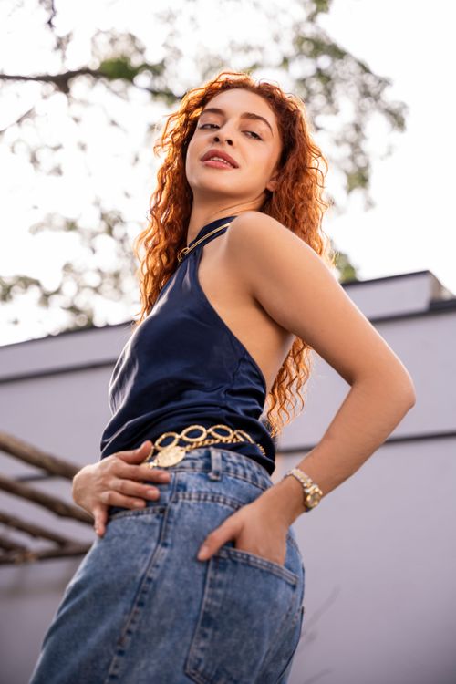 Free Stylish young woman posing outdoors in a fashionable outfit. Stock Photo