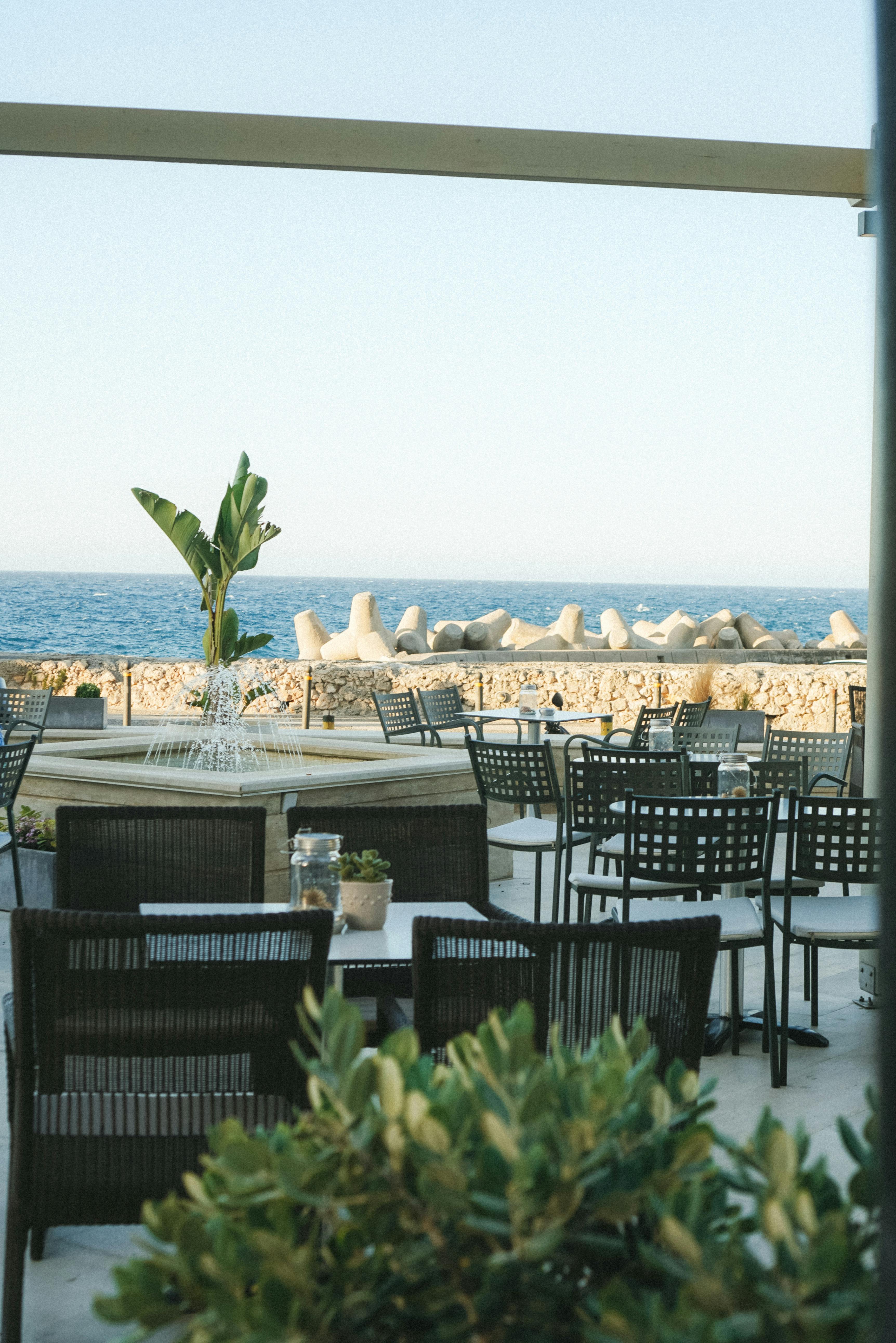 Seaside Dining: Fresh‌ Seafood and Ocean ⁢Views