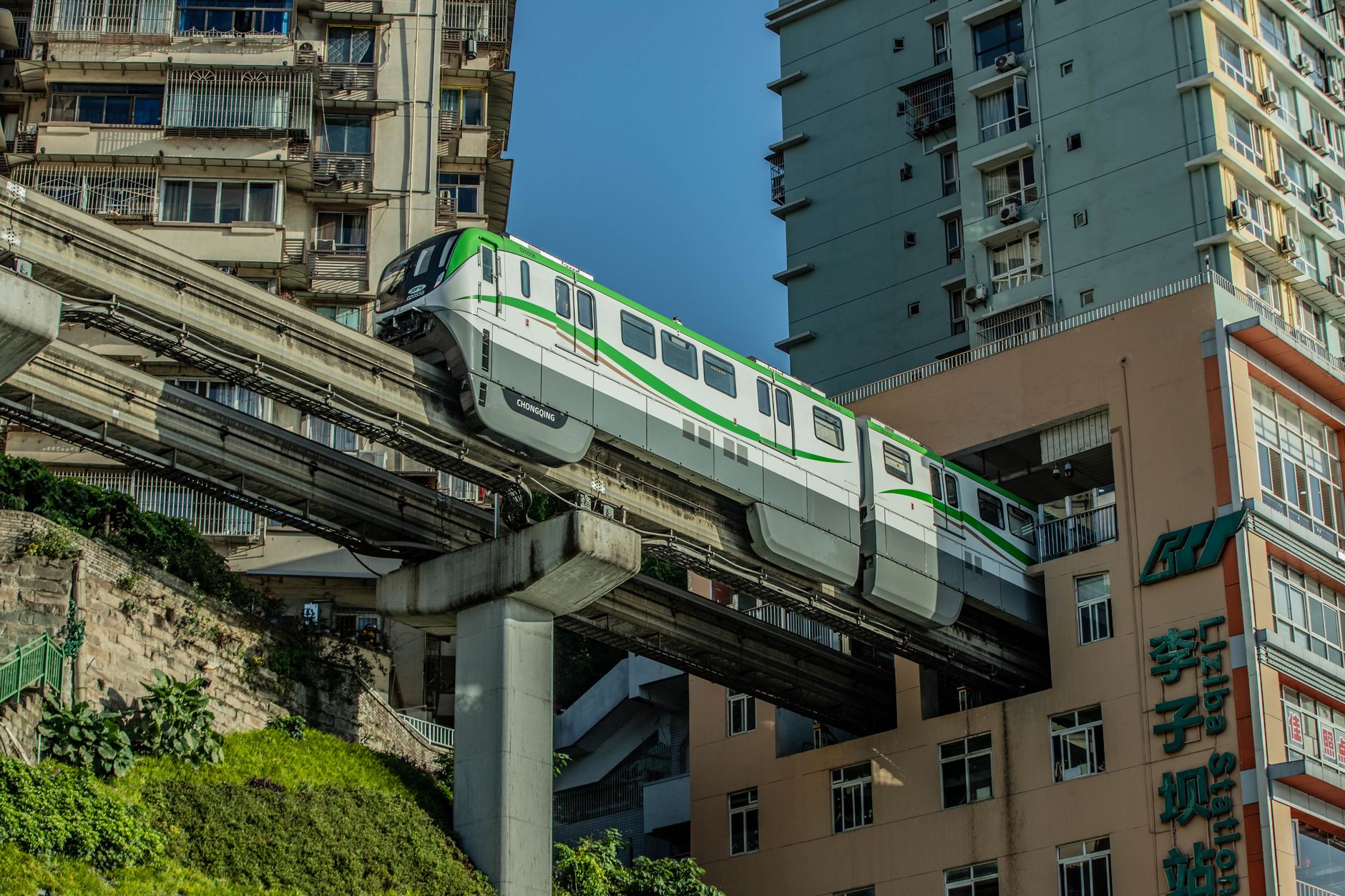 Chongqing metro light rail Liziba through building — Photo by sam Zheng