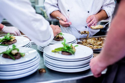 Free Round White Ceramic Plates Stock Photo