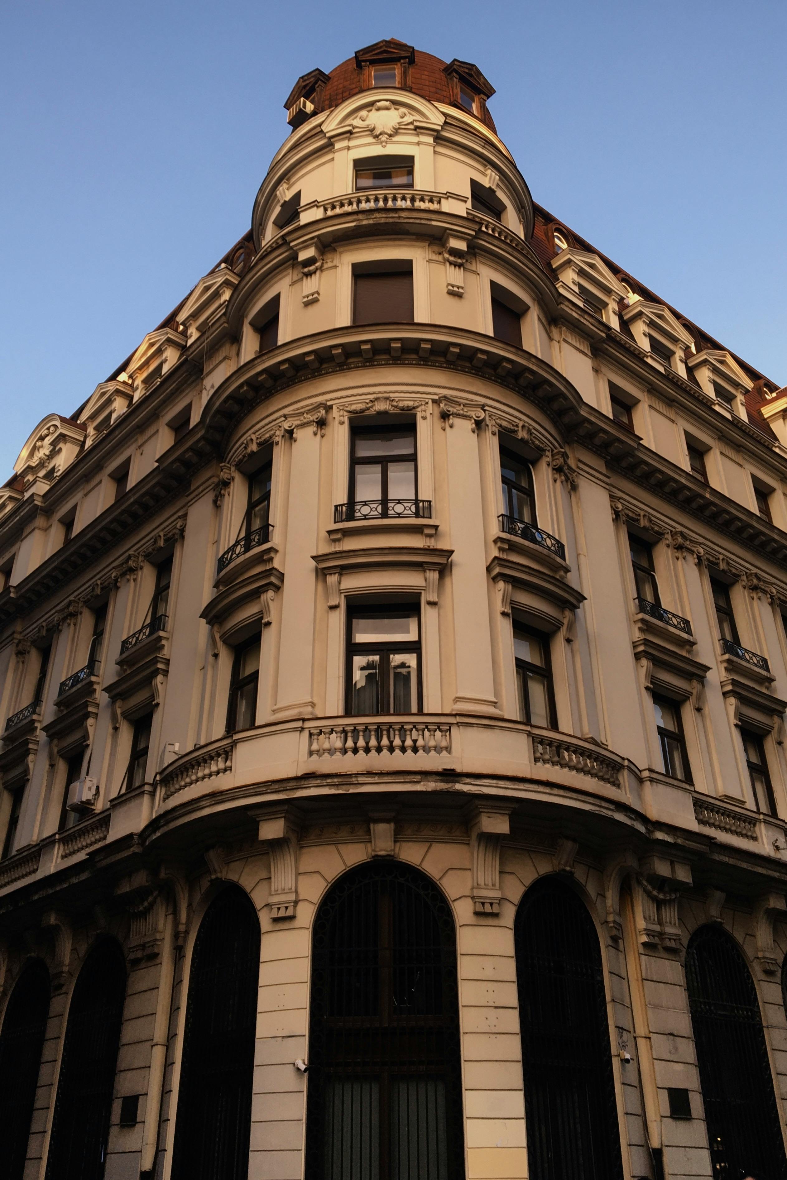 Free A beautifully preserved historic building with ornate details against a clear blue sky. Stock Photo