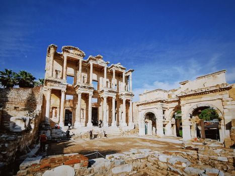 Ephesus + Terrace Houses with archaeologist — Ephesus