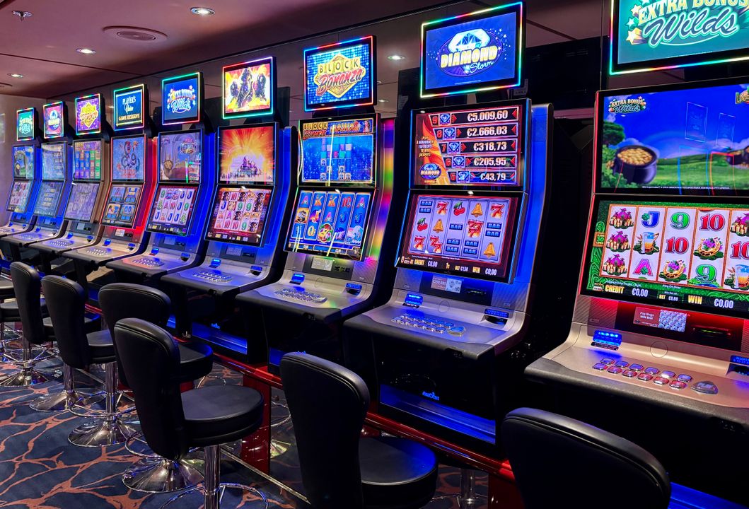 Online Casino: Spielautomaten und Live-Spiele im Überblick