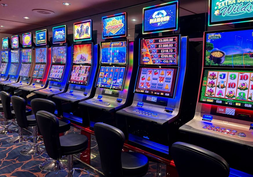 Online Casino: Spielautomaten und Live-Spiele im Überblick