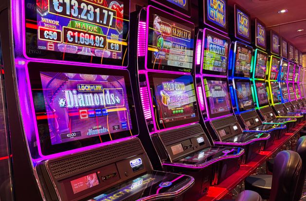 Online Casino: Spielautomaten und Live-Spiele im Überblick