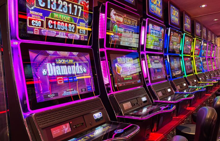 Online Casino: Spielautomaten und Live-Spiele im Überblick