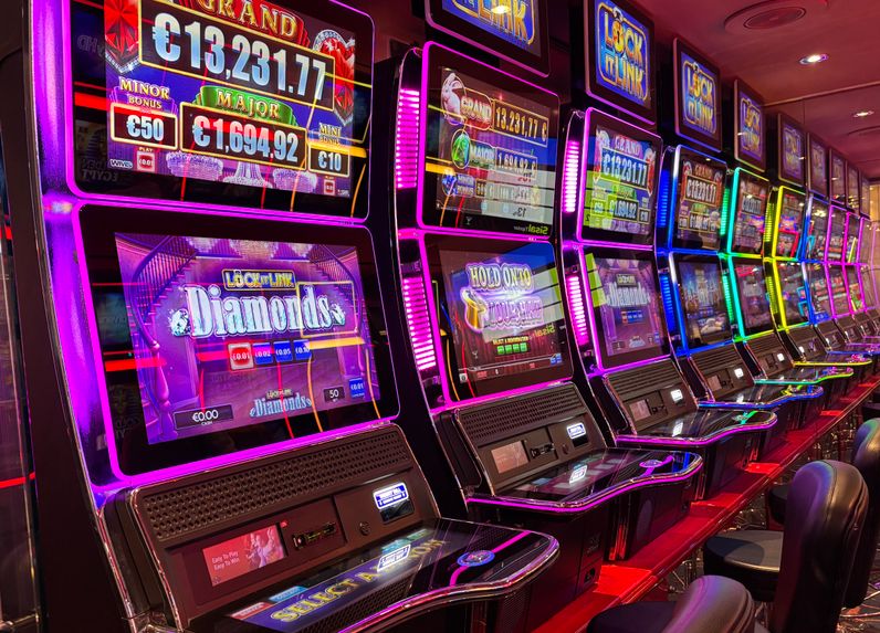 Online Casino: Spielautomaten und Live-Spiele im Überblick