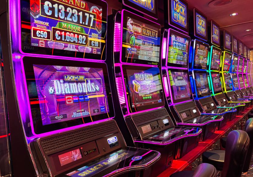 Online Casino: Spielautomaten und Live-Spiele im Überblick
