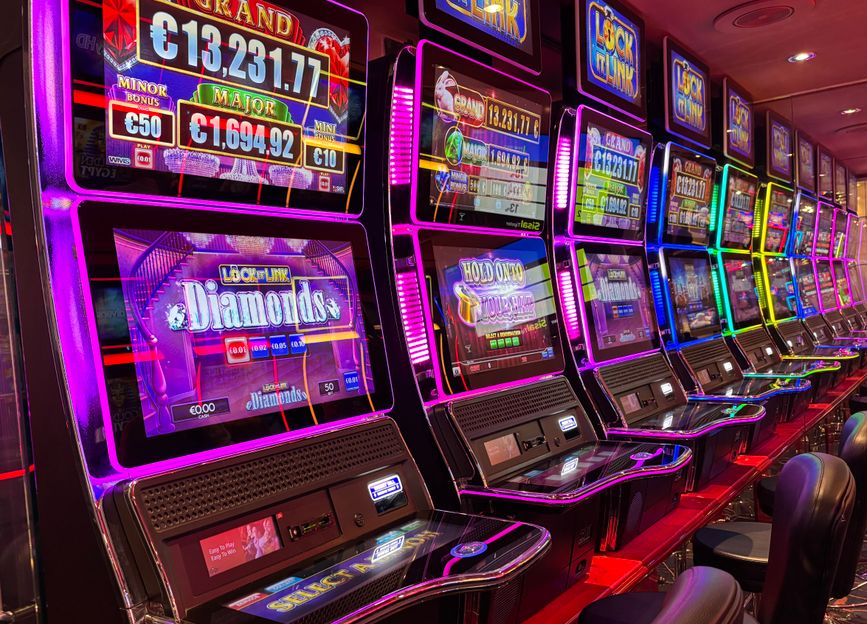 Online Casino: Spielautomaten und Live-Spiele im Überblick
