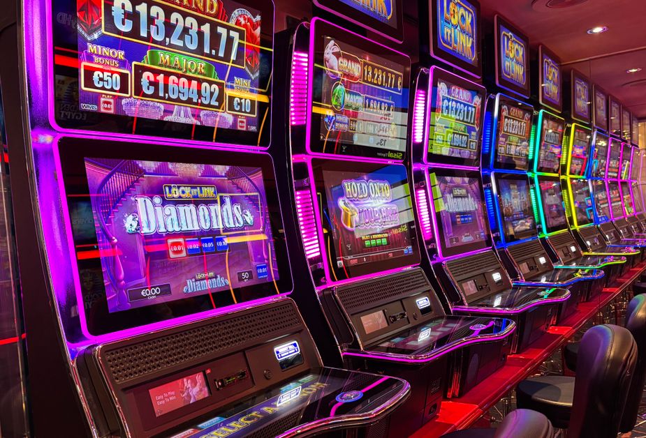 Online Casino: Spielautomaten und Live-Spiele im Überblick