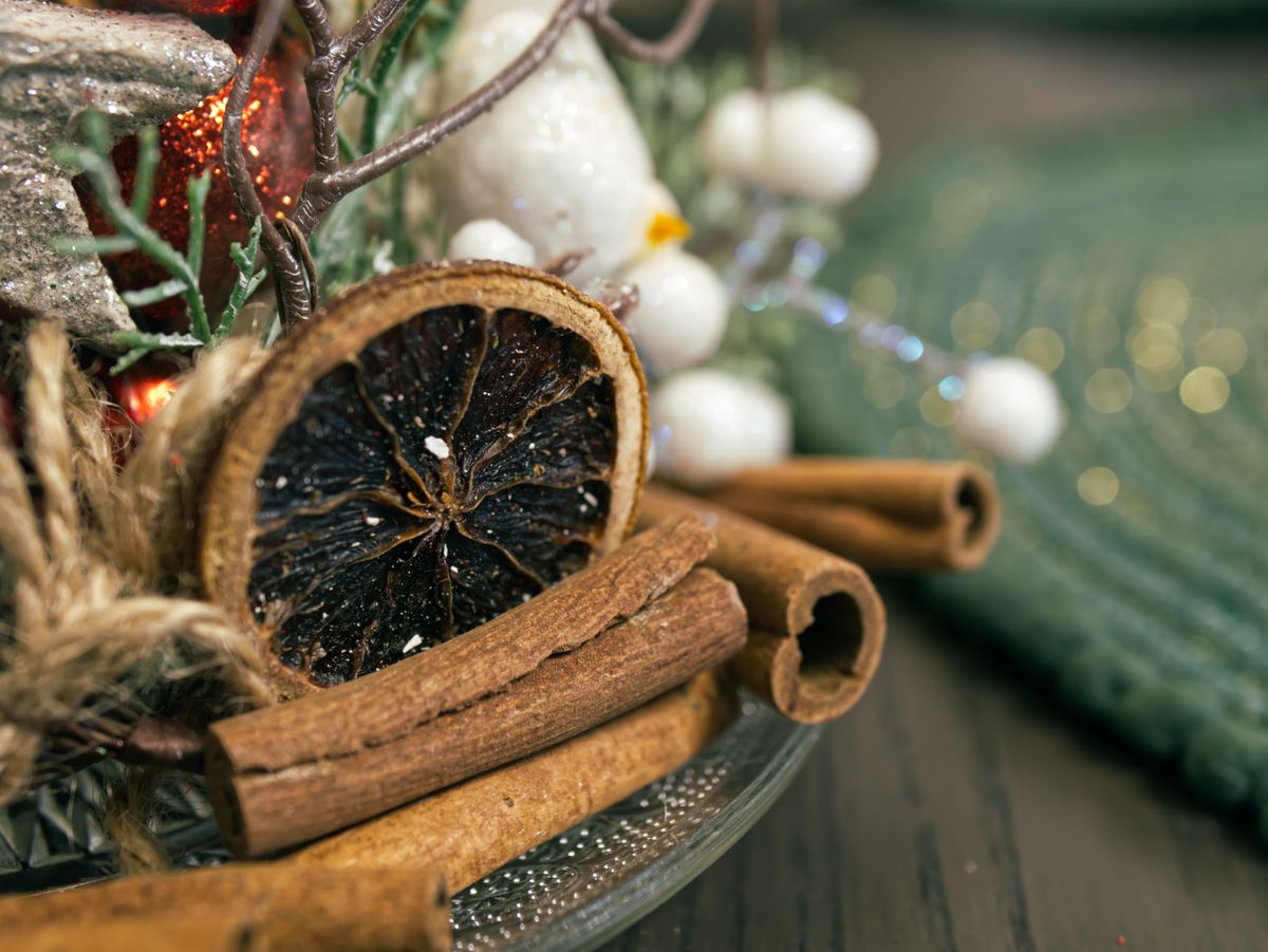Rustic holiday decor featuring dried citrus and cinnamon sticks