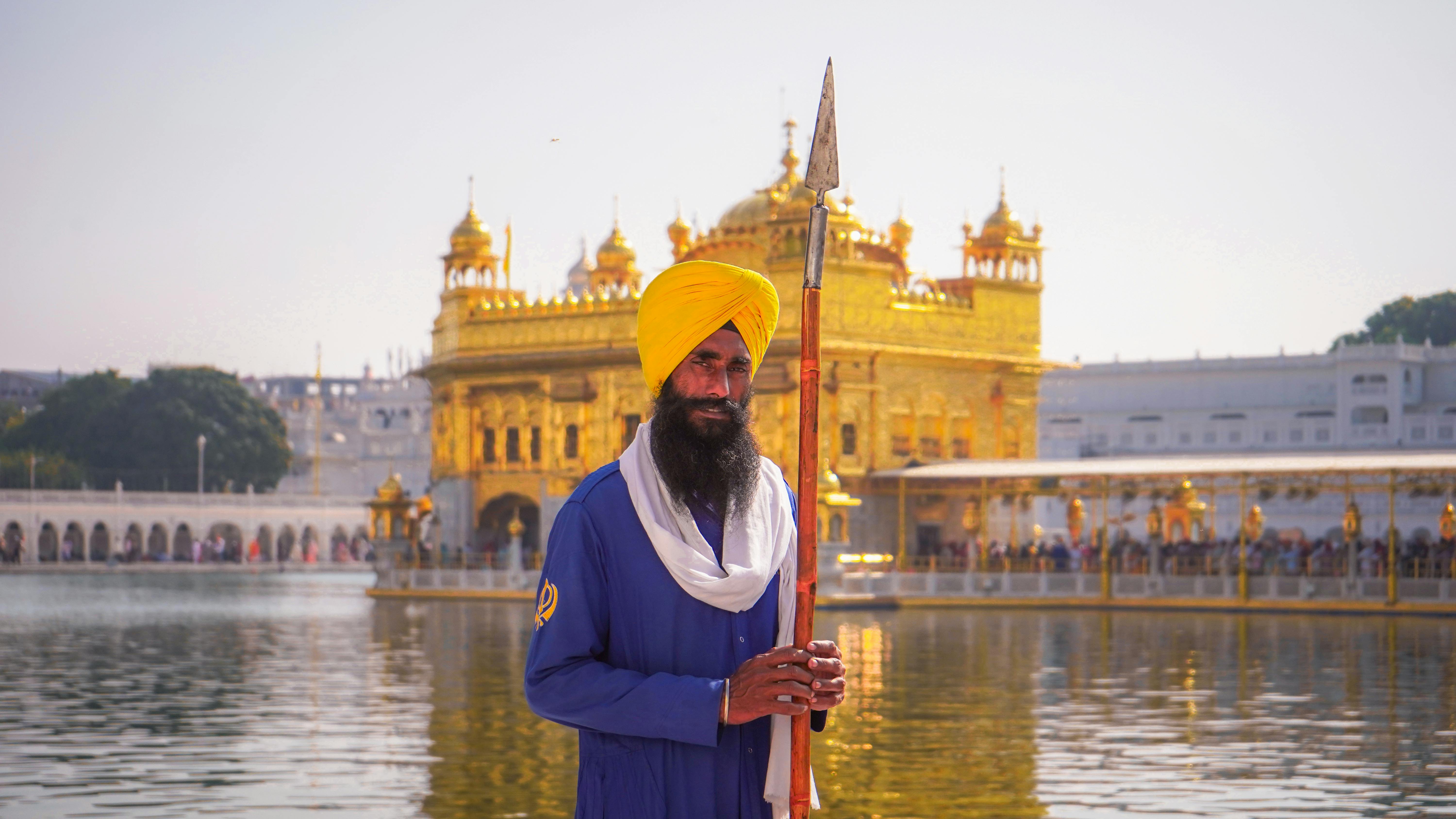 sikh guard at the golden temple amritsar