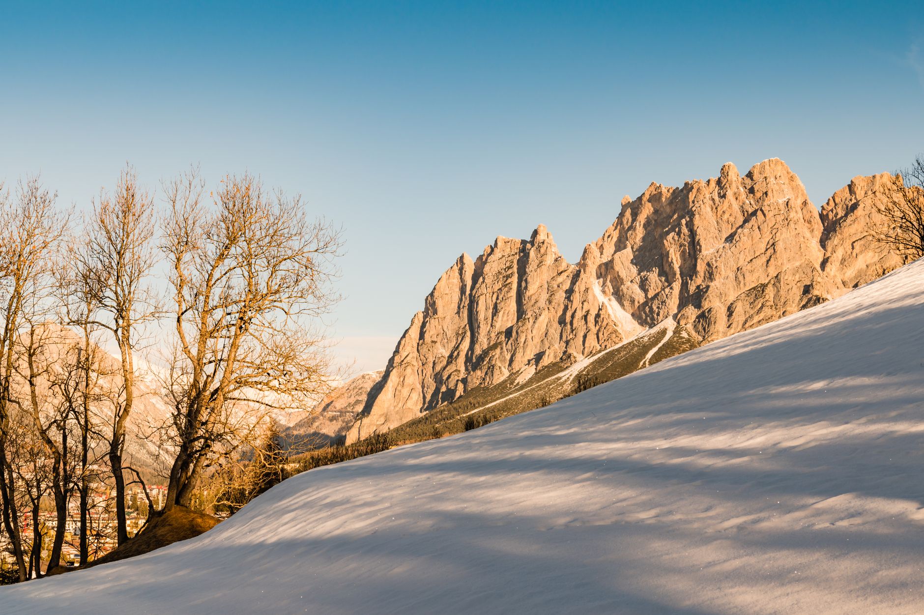 Skiing in Cortina d'Ampezzo - Dolomiti Superski Guide