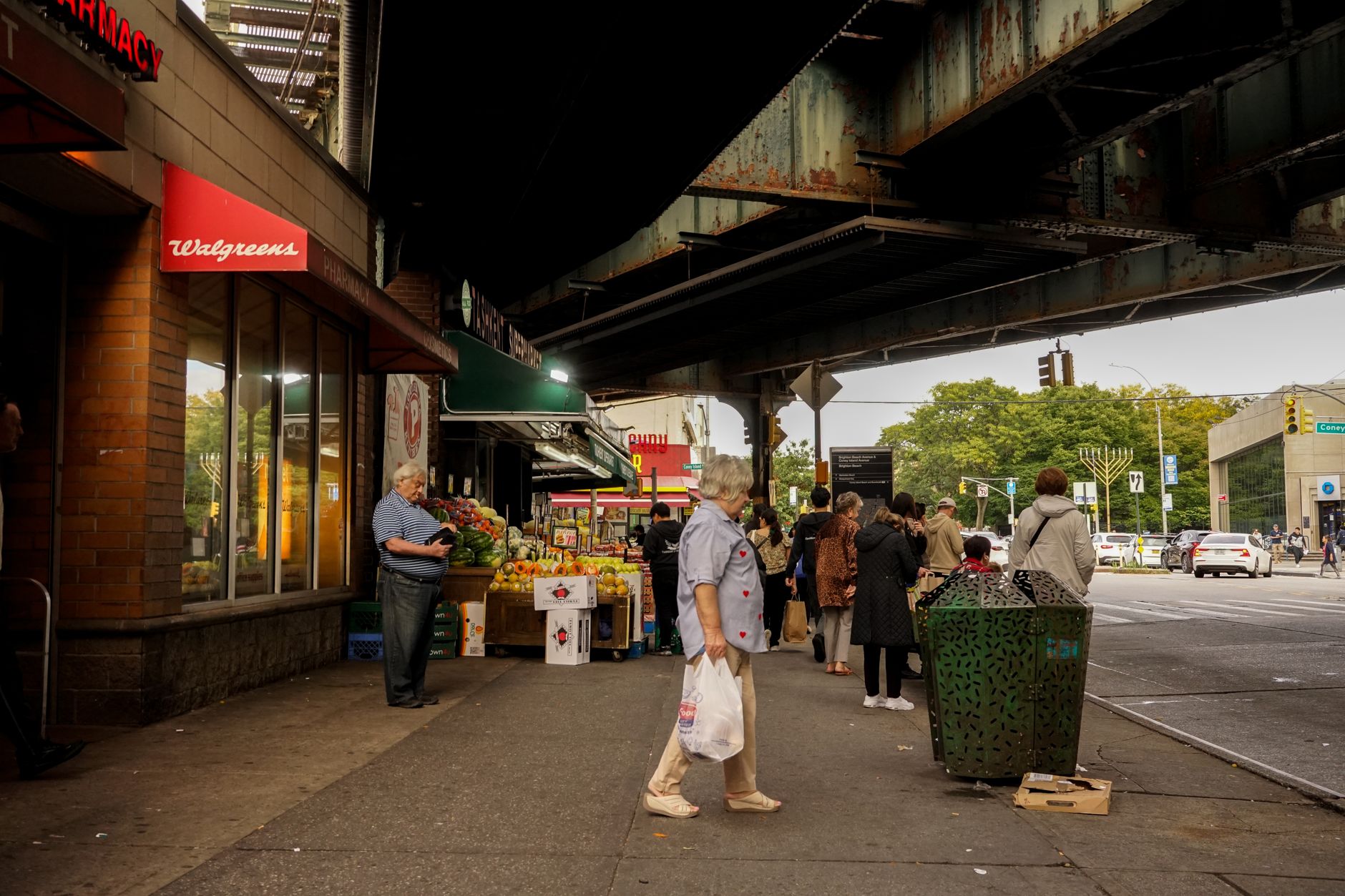 Walgreens (WBA) Retreats as CVS Gains Suburban Pharmacy Market Share