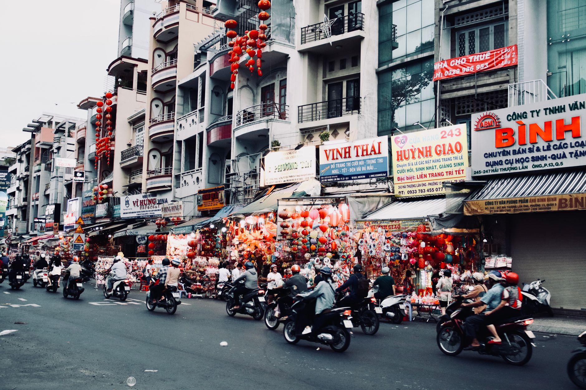 Hệ thống bán lẻ hiện đại Việt Nam: Cơ hội và thách thức cho kênh GT