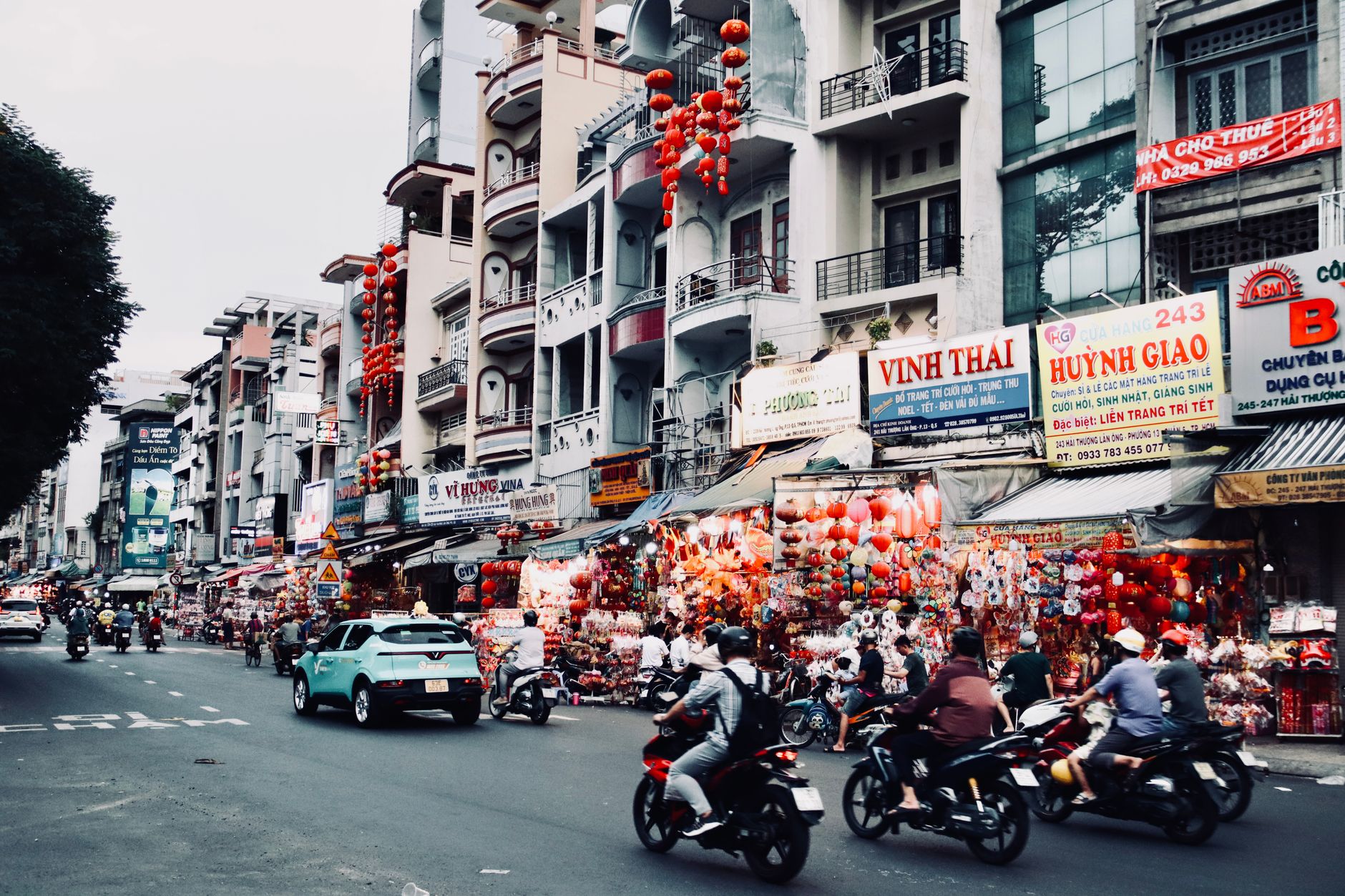 Thị trường bán lẻ Việt Nam 2026: Tăng trưởng mạnh mẽ, cạnh tranh khốc liệt và xu hướng chuyển đổi số