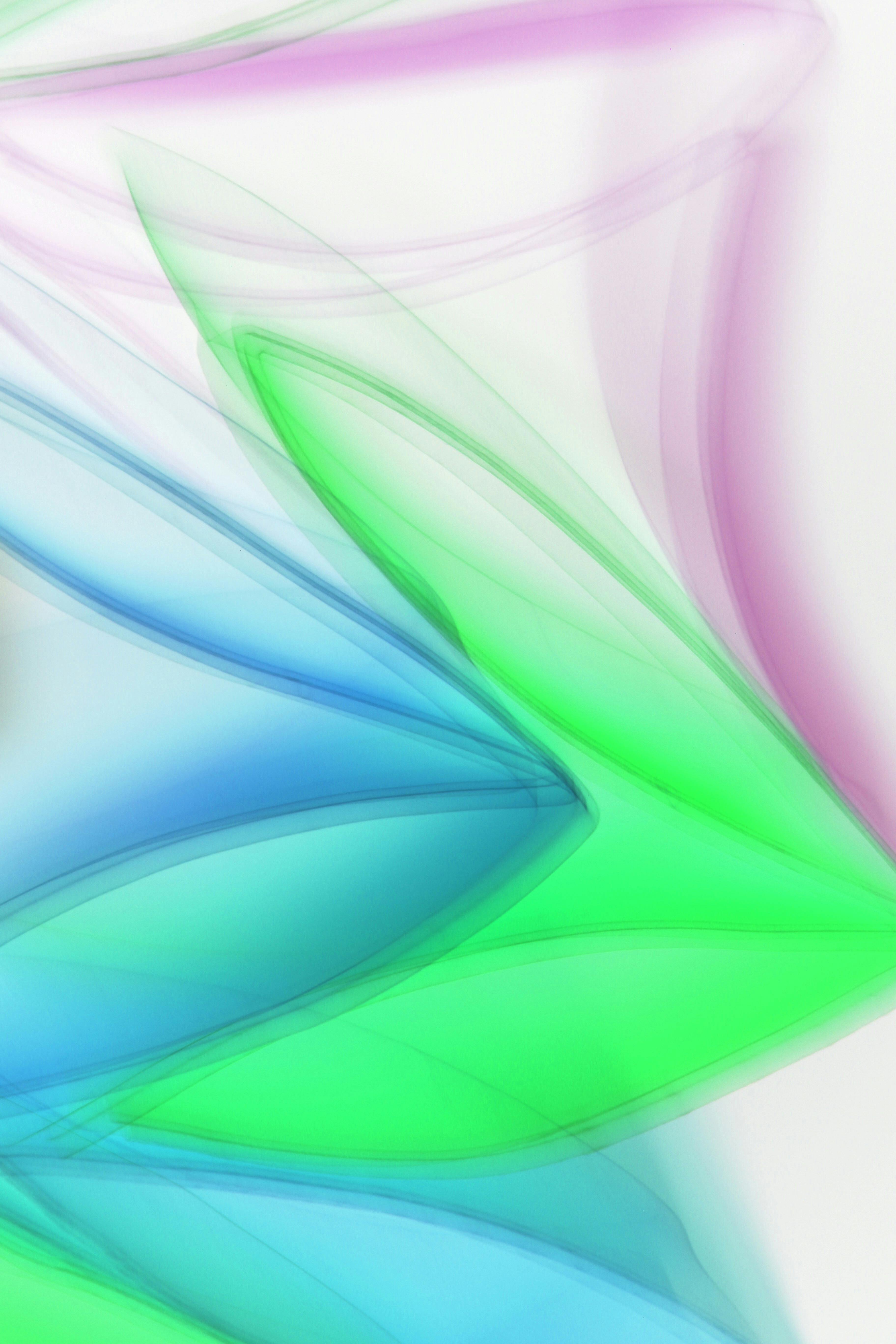 Zadarmo Živé abstraktné svetelné stopy v zelenej, modrej a ružovej farbe zachytené v pohybe. Fotka z fotobanky