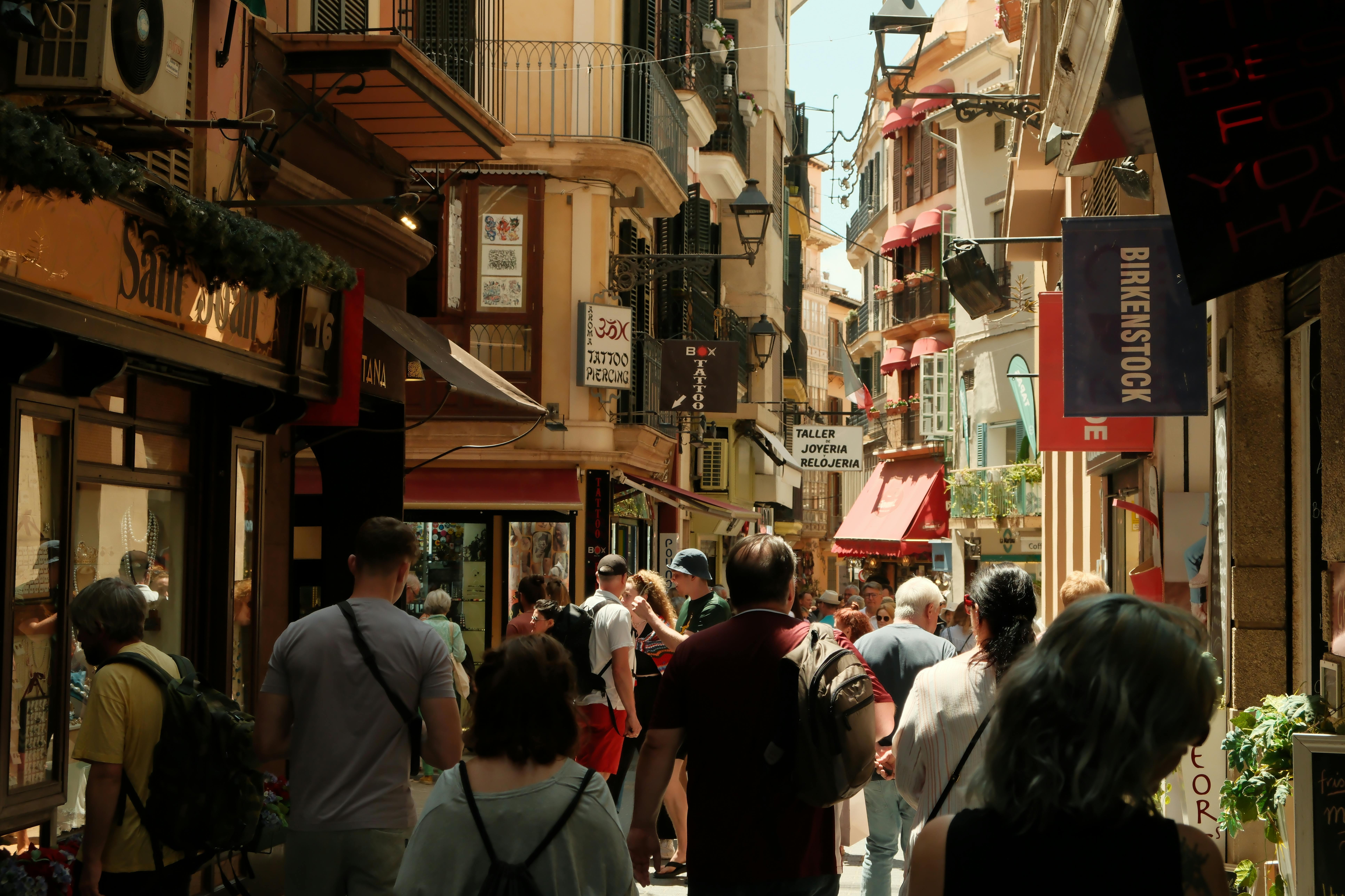 Menjelajahi Surga Belanja di Pulau Jawa